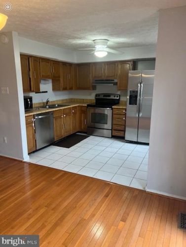 8202 Burning Forest Ct, Springfield VA  22153-3856 exterior