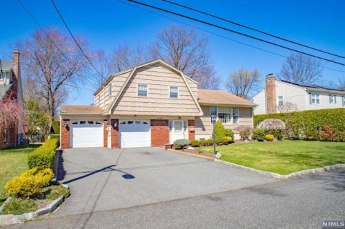 140 Lenox Ave, Dumont, NJ 07628-1732