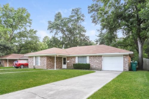 1403 Roberson St, Conroe TX  77301-1864 exterior