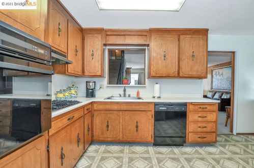 3562 Skylark Dr, Concord CA  94520-1515 exterior