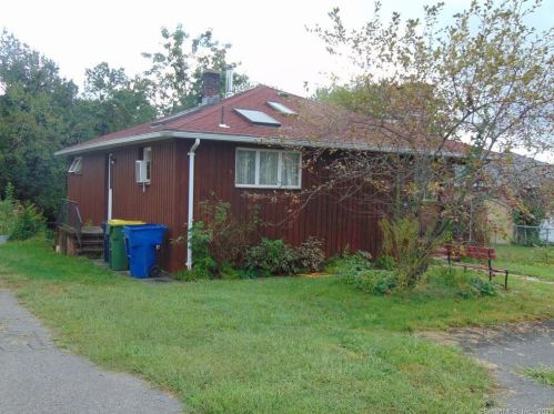 105 Hutchinson St, Waterbury, CT 06708-4512