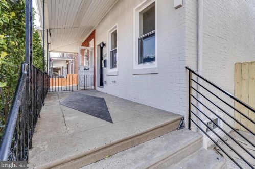 6627 Hegerman St, Philadelphia, PA 19135-2804