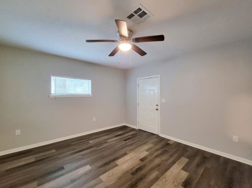 710 Magnolia St, Angleton TX  77515-5808 exterior