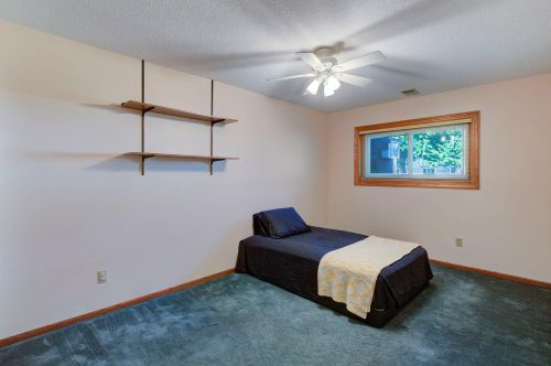 9056 Glacier Rd, Saint Paul MN  55125-3465 exterior