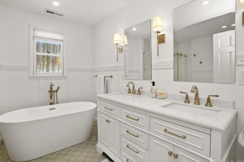 54 Misty Ln, Upper Stepney CT  06468-3215 exterior