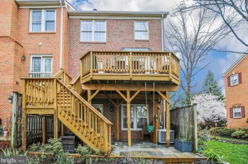 6319 Crooked Oak Ln, Falls Church, VA 22042-3100