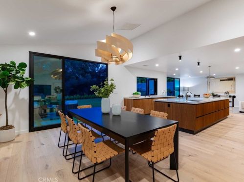 17252 Escalon Dr, Van Nuys CA  91436-4032 exterior