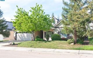 4930 Modoc Ct, Visalia, CA 93291-9180