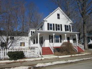 71 South St, Somersworth, NH 03878-2233