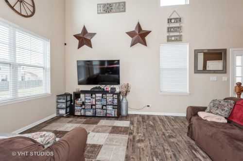 1378 Newport Cir, Pingree Grove IL  60140-2071 exterior