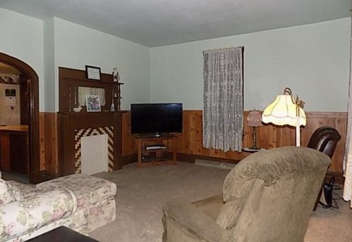 413 Lowell St, Vandergrift, PA 15690-1548
