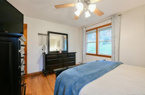 39 Maryland Dr, Middlefield CT  06455-1005 exterior