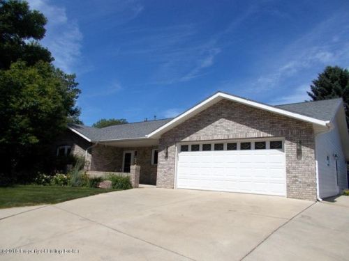 1071 4th Ave, Dickinson, ND 58601-4079