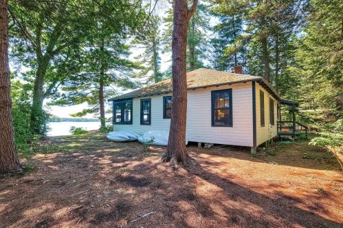 11 Rockingham Shores Rd, Derry, NH
