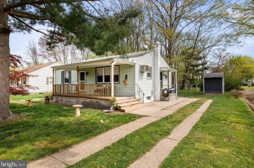 204 Manor Rd, Beverly, NJ 08010-1024