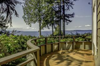 7393 Braemar Dr, Edmonds, WA 98026-5135