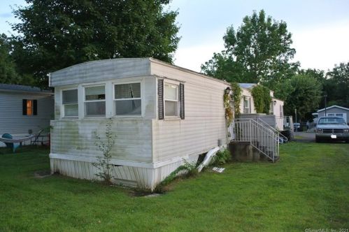 1 Breezy Ln, Milford, CT 06460-3873