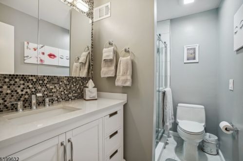 5 Duck Hawk Ct, Hackettstown NJ  07840-3309 exterior