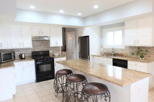 333 Roosevelt Ave, Bensenville, IL 60106-4117