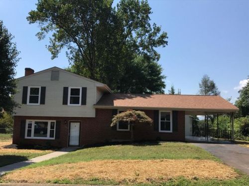 333 Crofton Dr, Vinton, VA 24179-2324