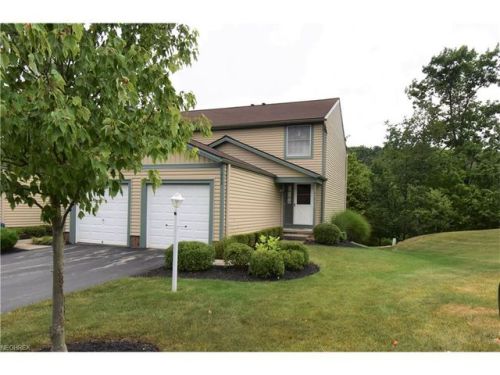 202 Regina Dr, Cleveland, OH 44146-3279