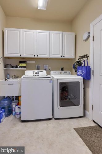 541 Prince George Dr, Lancaster PA 17601-8801 exterior