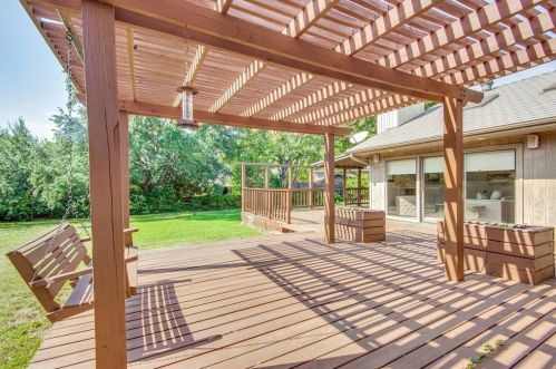 2711 Lakeview Ln, Carrollton TX exterior