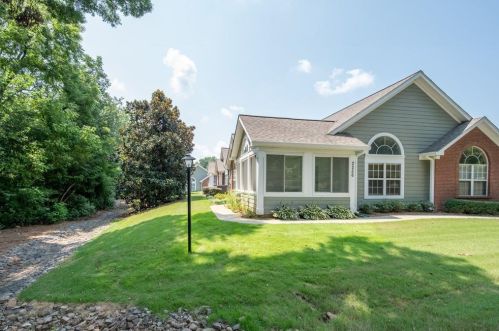 2256 Carefree Cir, Marietta, GA 30062-1973