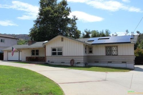 9002 Emerald Grove Ave, Lakeside, CA 92040-3604