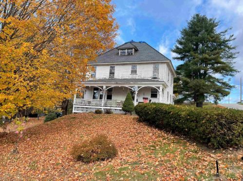 48 Prospect St, Tilton, NH 03276-5536