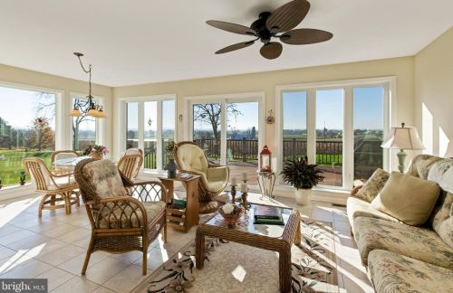 2360 Vw Dr, Lancaster PA  17602-1016 exterior