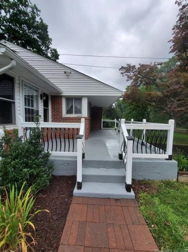 339 West St, Middletown CT  06457-4008 exterior