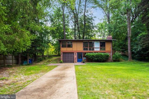 7703 Poplar Tree Ln, Falls Church, VA 22042-3326