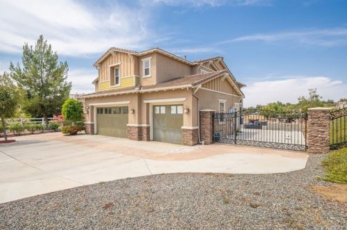 16550 Catalonia Dr, Riverside CA  92504-8701 exterior