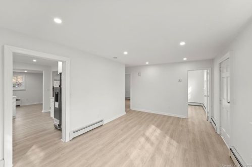 27 Hawthorne Dr, Norwalk CT  06851-4113 exterior