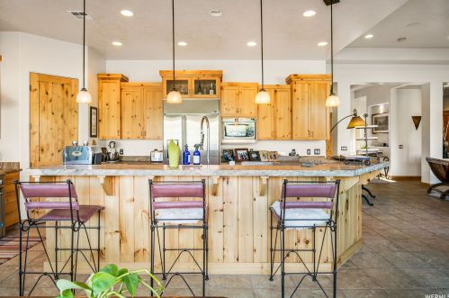 340 Snow Cyn Dr, Kayenta UT 84738-6041 exterior