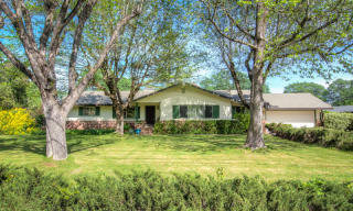 3295 Inverness St, Redding, CA 96002-9533