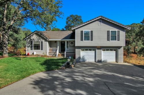 2493 Hogan Ct, Valley Springs, CA 95252-9486