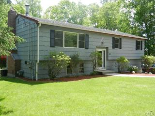 65 Far Horizons Dr, Huntington, CT 06484-1739