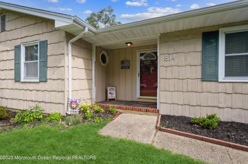 814 Clifton St, Lacey, NJ 08731-1322
