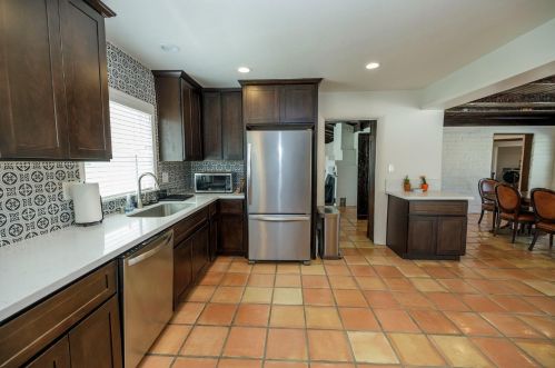 1267 Canal Dr, Turlock CA  95380-4159 exterior