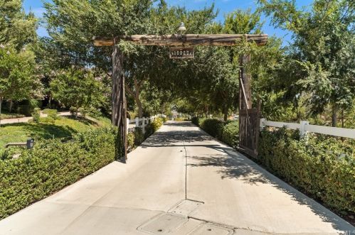 16925 Silver Star Ct, Riverside, CA 92506-5733