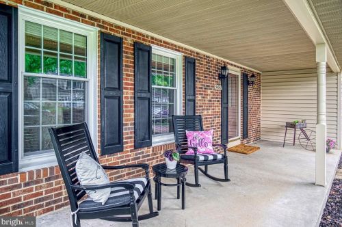 9456 Onion Patch Dr, Springfield VA  22015-4511 exterior