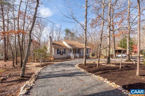 19 Kingswood Rd, Bybee, VA 22963-2820
