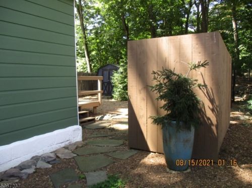 738 Brooklyn Mountain Rd, Hopatcong, NJ 07843-1540
