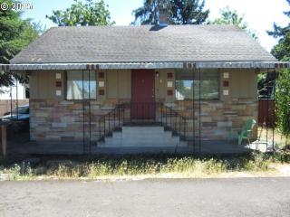 6048 Knapp St, Portland OR  97206-7548 exterior