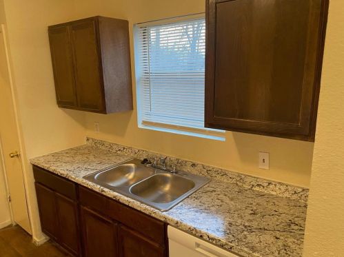 1619 Windsong Ln, Irving TX  75060-4502 exterior