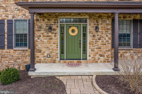 7 Appian Dr, Carlisle, PA 17015-7110