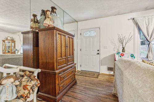 4098 Carter Dr, Lilburn, GA 30047-2710