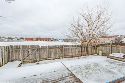 1463 Oxford St, Carol Stream IL  60188-9095 exterior